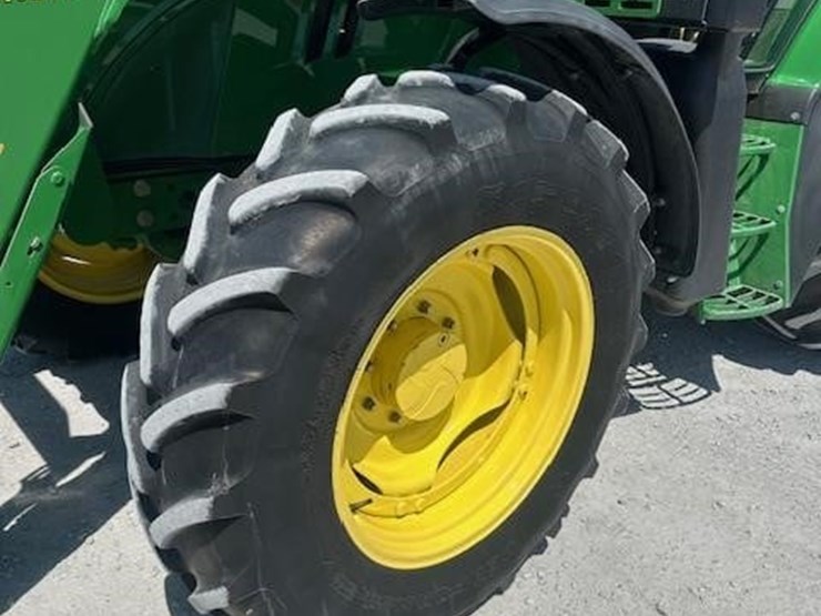 2013-john-deere-6125r-image-11