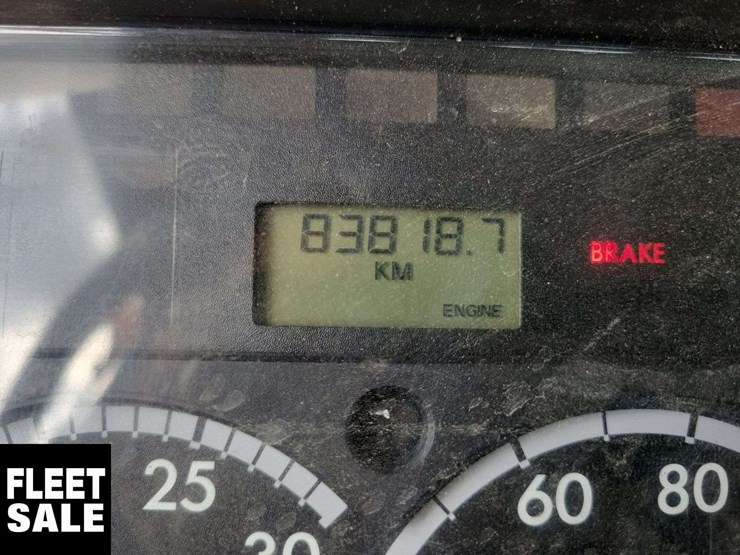2013-freightliner-108sd-image-9