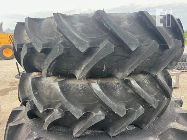 john-deere-12-image-10