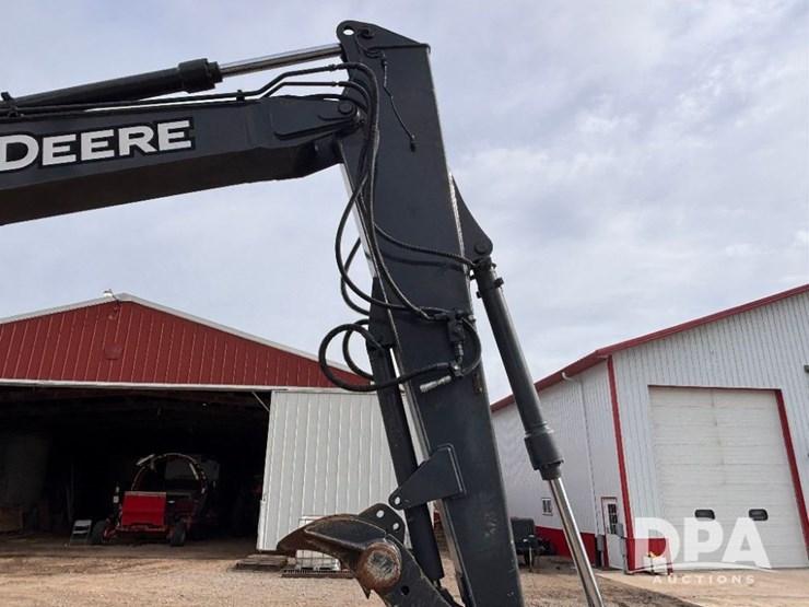 2012-deere-135d-image-26