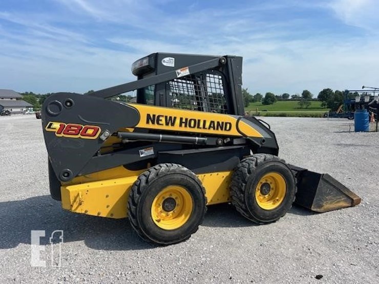 new-holland-l180-image-3