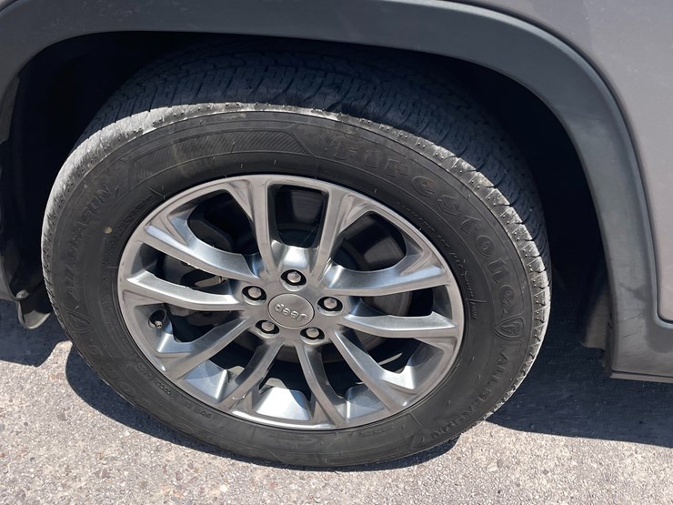2019-jeep-cherokee-image-10