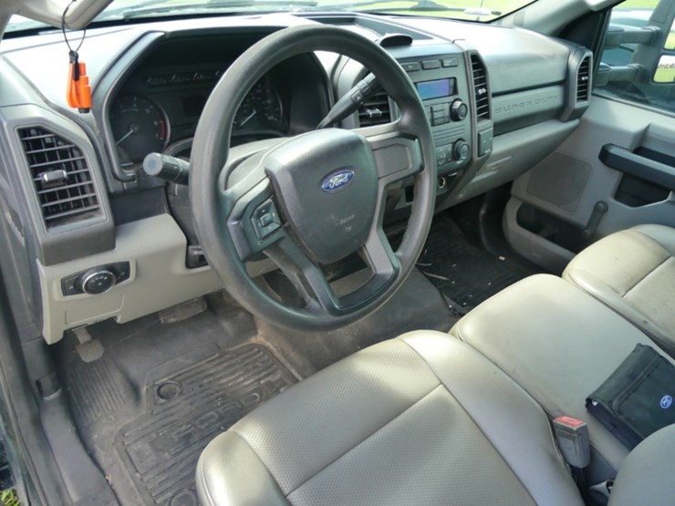 2019-ford-f350-xl-image-14