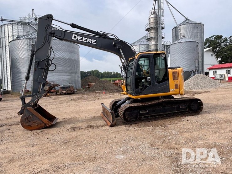 2012-deere-135d-image-16
