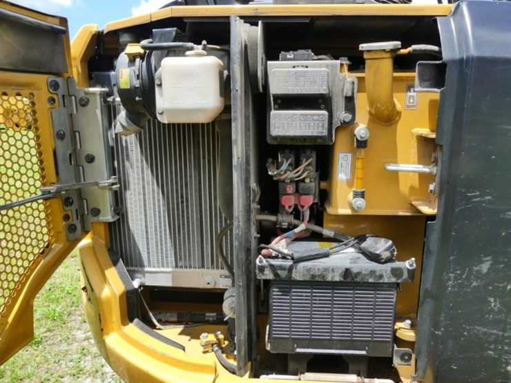caterpillar-303.5-image-8