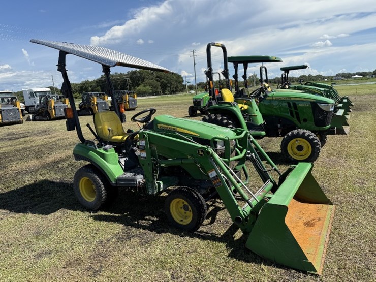 john-deere-1023e-image-2