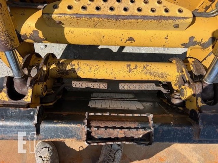 deere-250-image-8