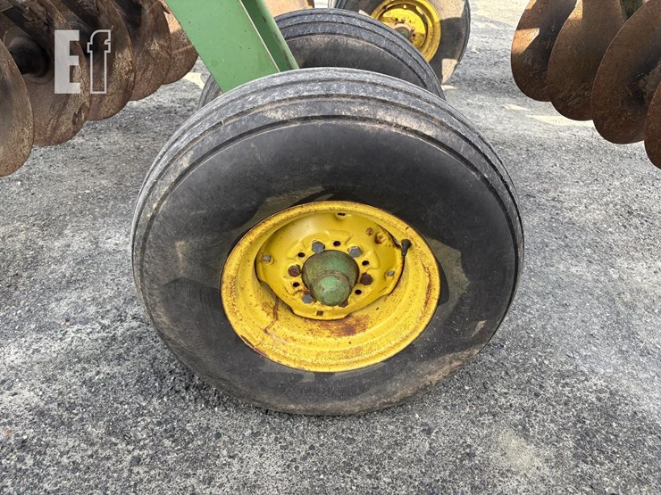 john-deere-230-image-8