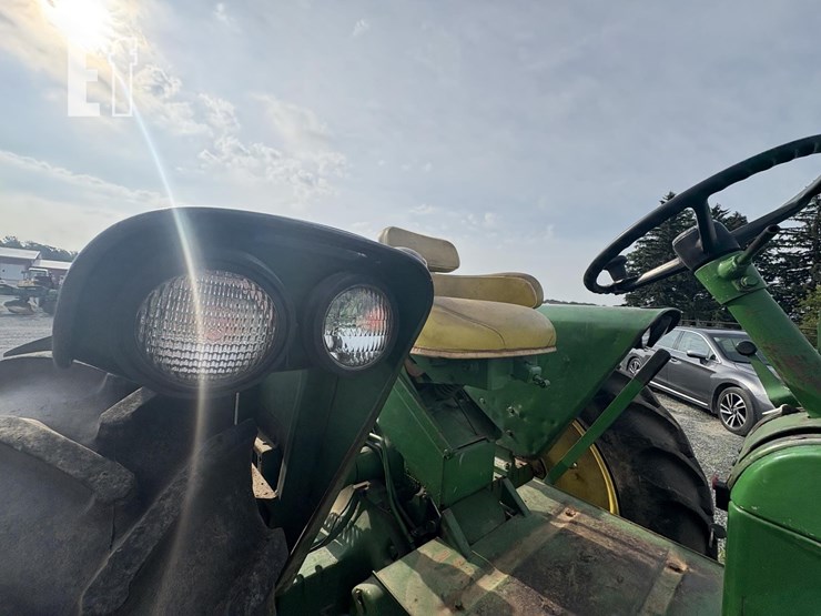 1965-john-deere-2010-image-14