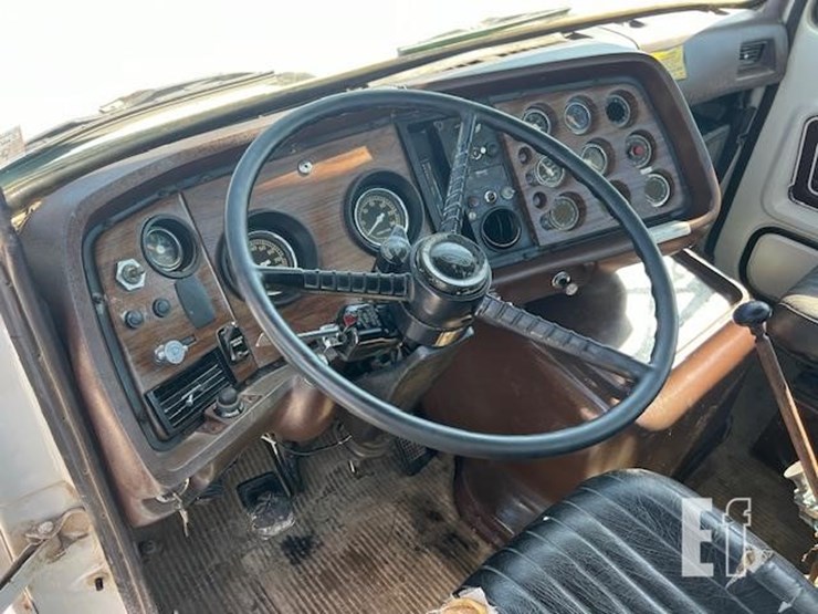 1987-ford-9000-image-34