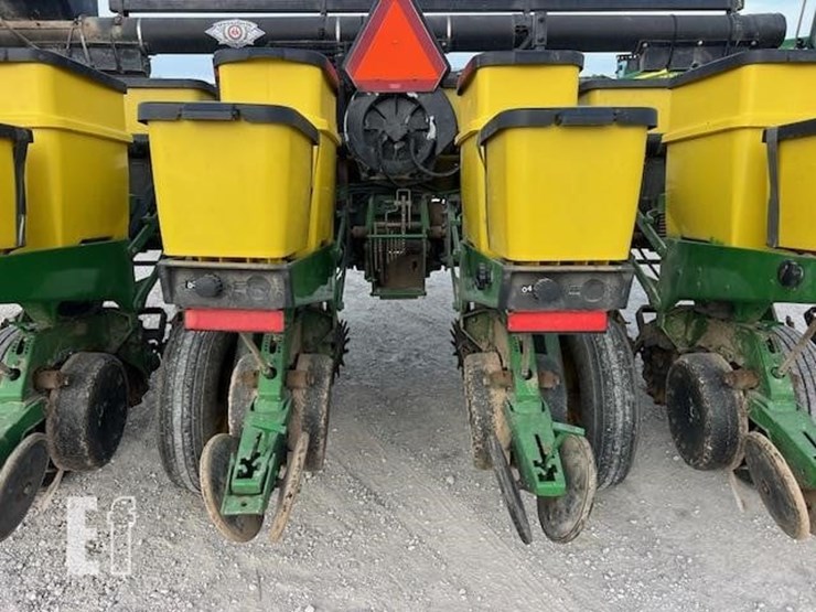 john-deere-1750-image-22