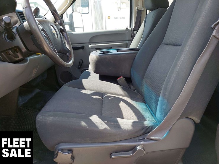 2013-chevrolet-silverado-2500hd-image-10