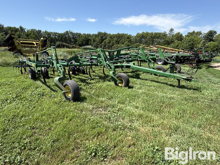 2010-john-deere-2410-image-3