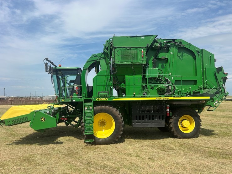 2016-john-deere-cs690-image-28