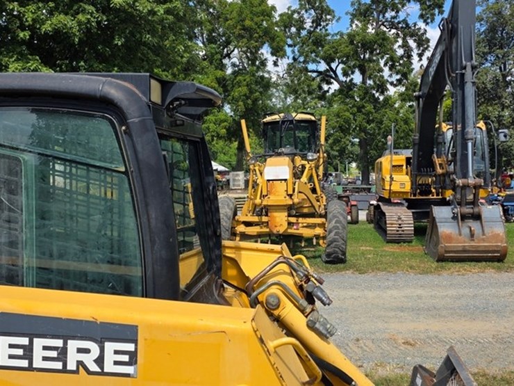 2007-deere-ct332-image-10