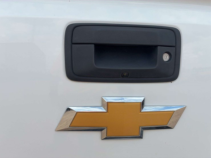 2017-chevrolet-silverado-1500-ls-image-4