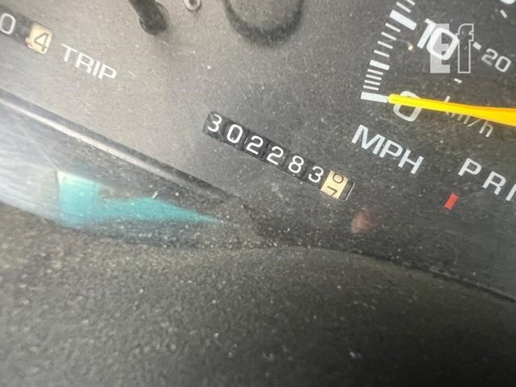 1999-chevrolet-suburban-image-53