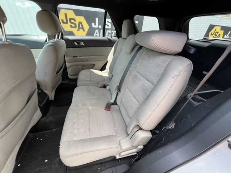 2014-ford-explorer-image-21