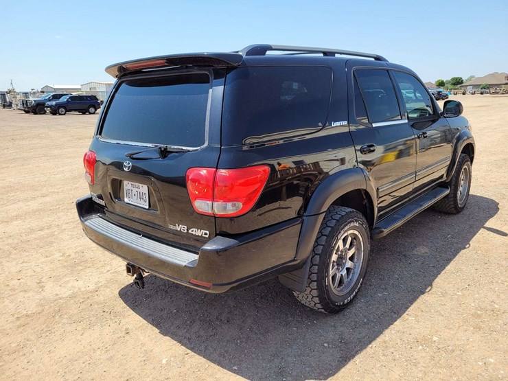 2005-toyota-sequoia-limited-image-3