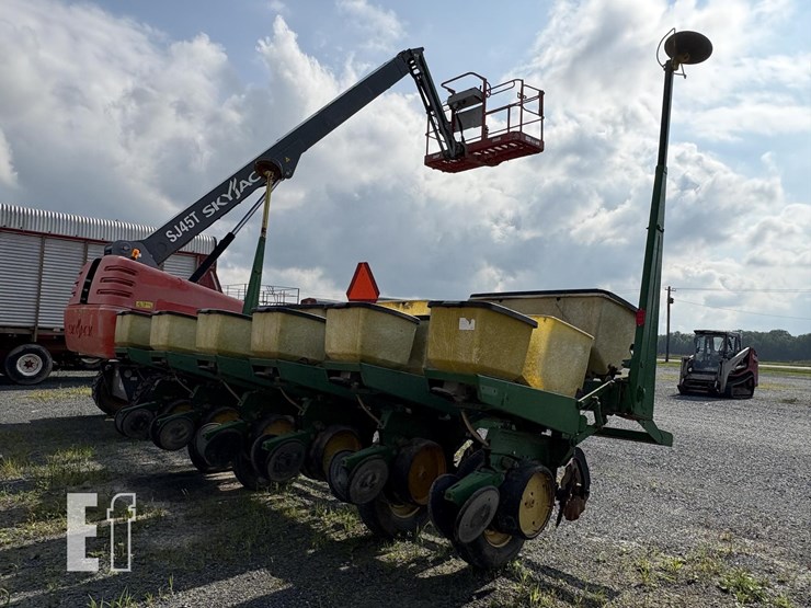 john-deere-7000-image-10