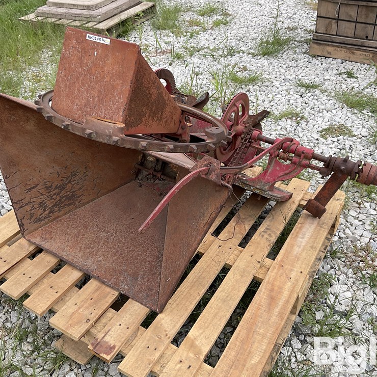 INTERNATIONAL END GATE SEEDER