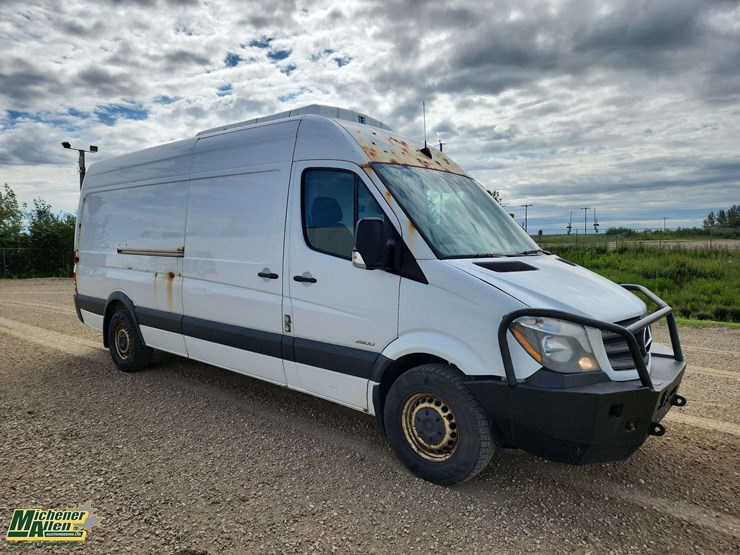 2016-mercedes-benz-sprinter-2500-image-2