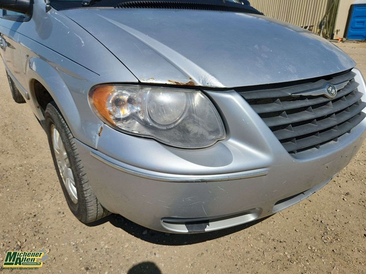 2006-chrysler-town-&-country-image-32