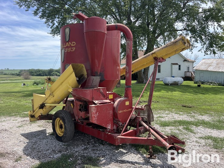 new-holland-353-image-3