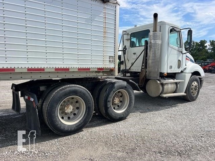 2008-freightliner-columbia-120-image-7