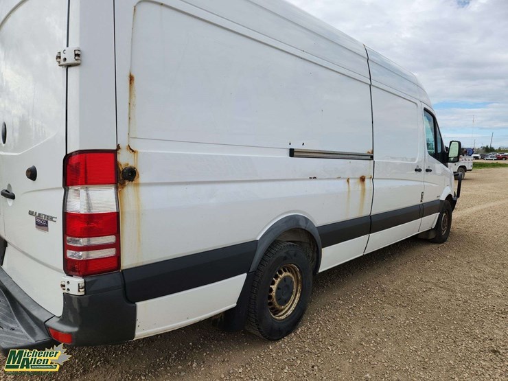 2016-mercedes-benz-sprinter-2500-image-44