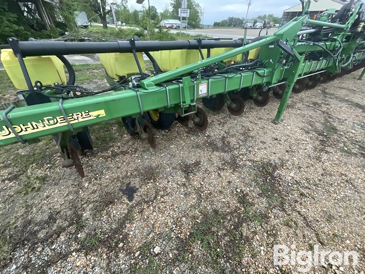 2013-john-deere-1720-image-12