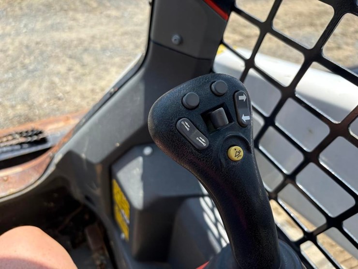 2020-bobcat-t66-image-28