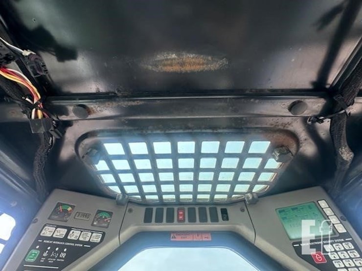 2007-bobcat-t300-image-27