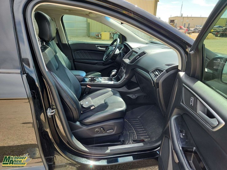 2015-ford-edge-image-16