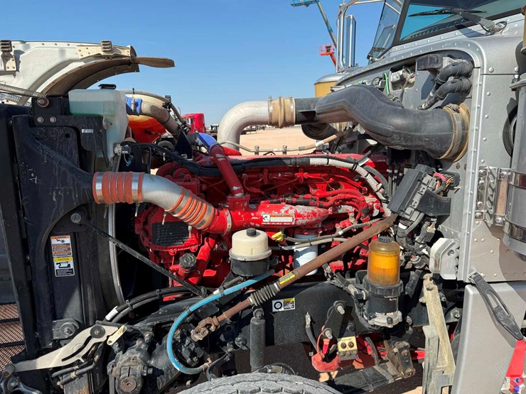 2013-peterbilt-388-image-18