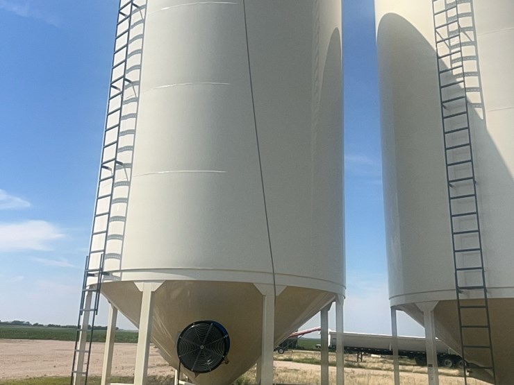 concept-5,000-bushel-hopper-bin,-fully-equipped-with-agi-grainguard-bin-fan-with-7.5-hp-three-phase-electric-motor-image-8