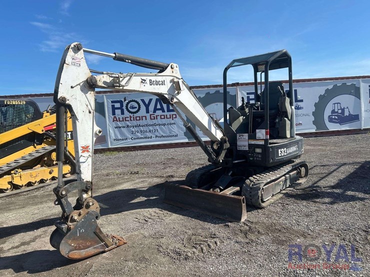 2016-bobcat-e32i-image-1
