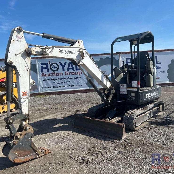 2016 BOBCAT E32i