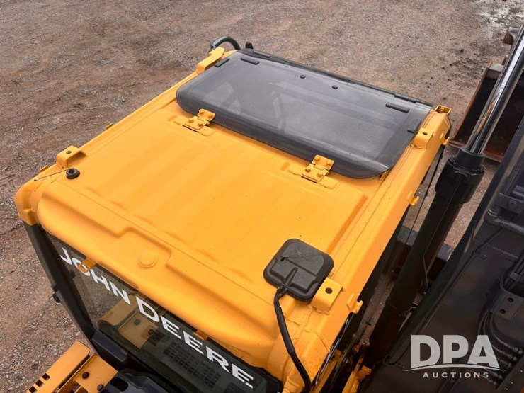 2012-deere-135d-image-55