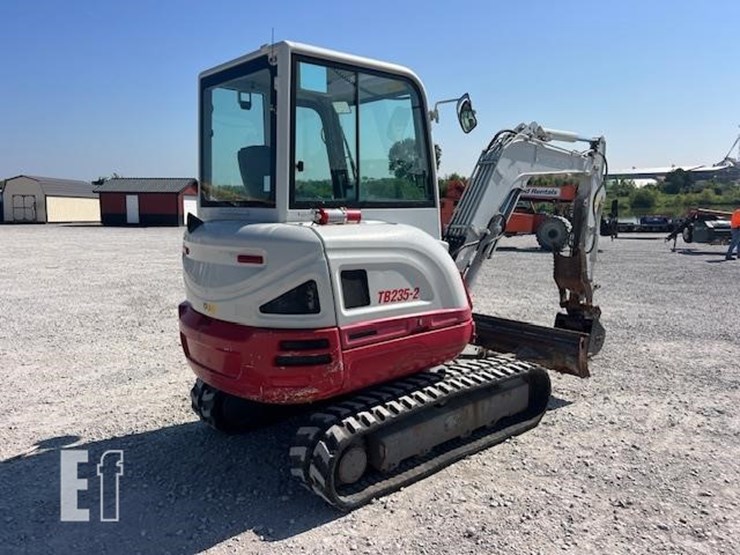 takeuchi-tb235-2-image-5
