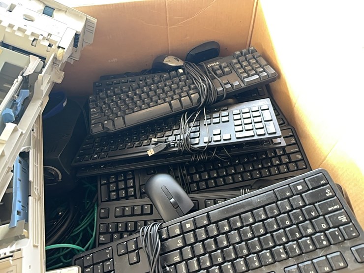 hp-z840-workstations-,-comouters-and-key-boards-and-cables-image-4