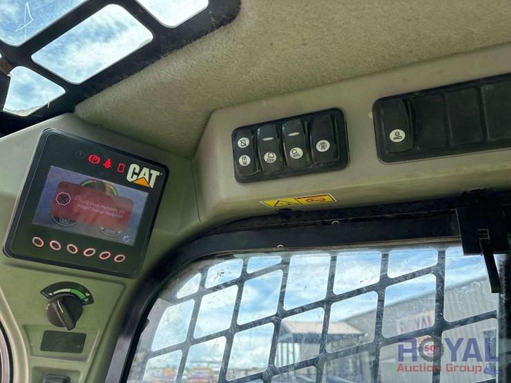 2015-caterpillar-299d2-xhp-image-19