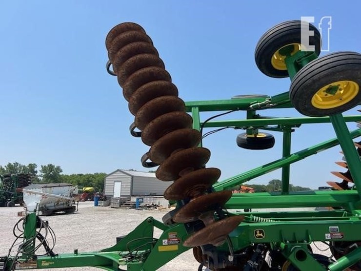 2014-john-deere-2623-image-17