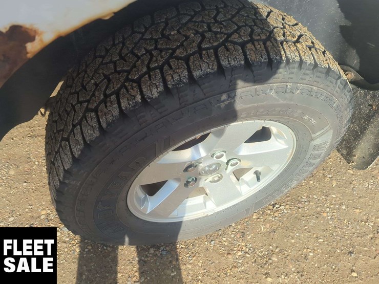 2011-ram-1500-slt-image-24