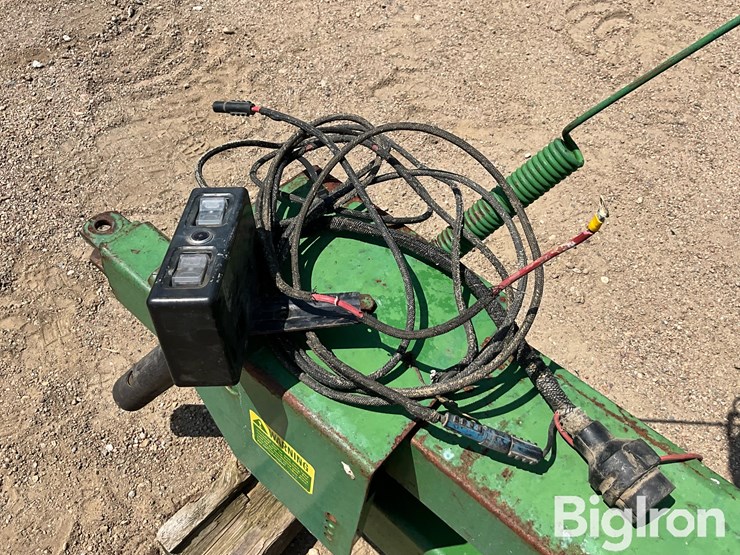john-deere-300-image-15