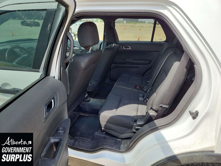 2015-ford-explorer-image-13