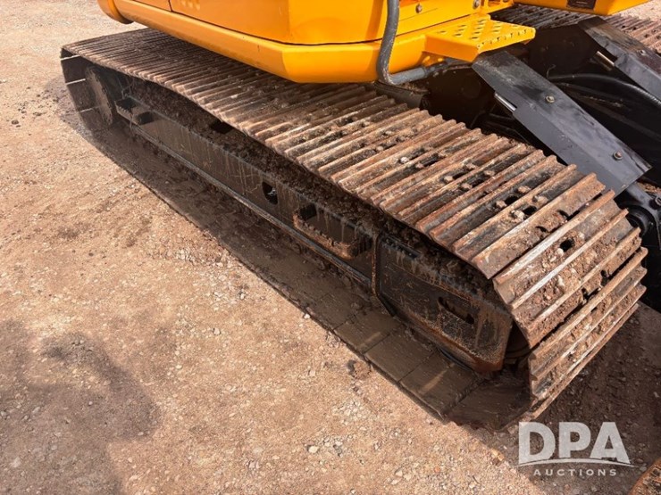 2012-deere-135d-image-51