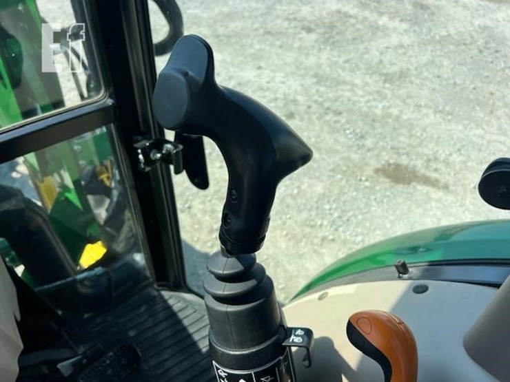 2021-john-deere-5075e-image-45