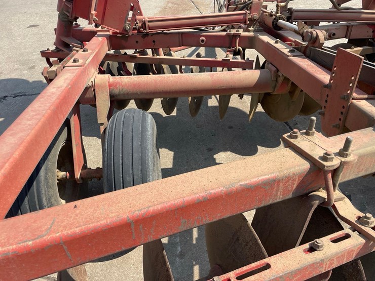 massey-ferguson-820-image-22