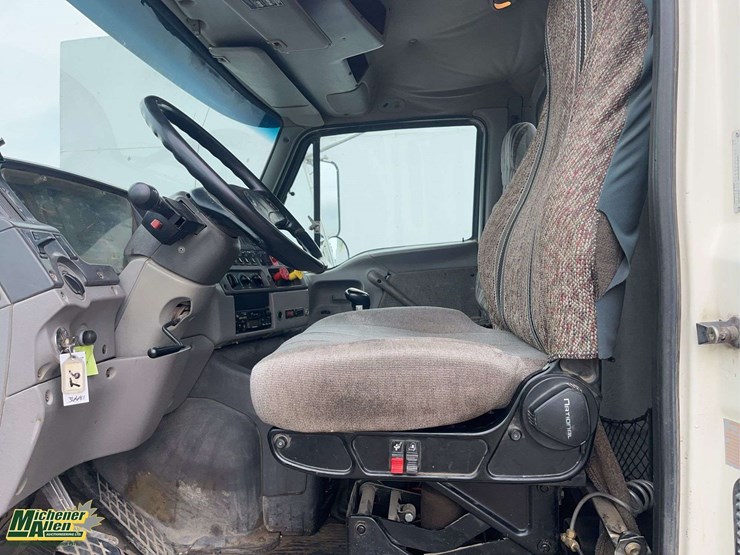1998-ford-9500-image-7